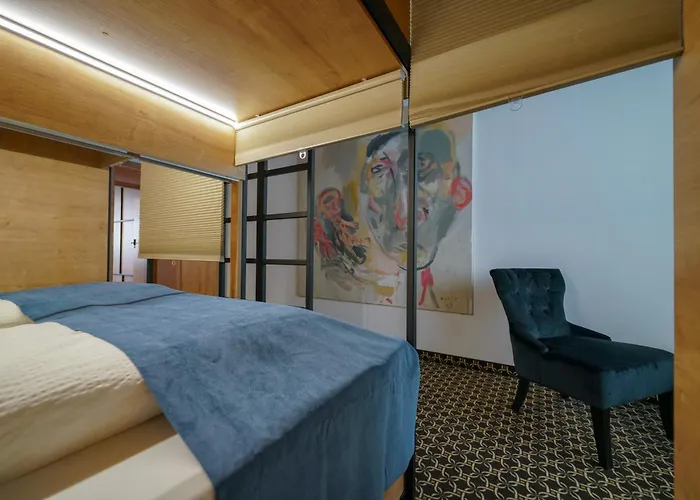 Chors Like A Hotel - 1St World Nft Block & Art Capsule Hostel Metachors